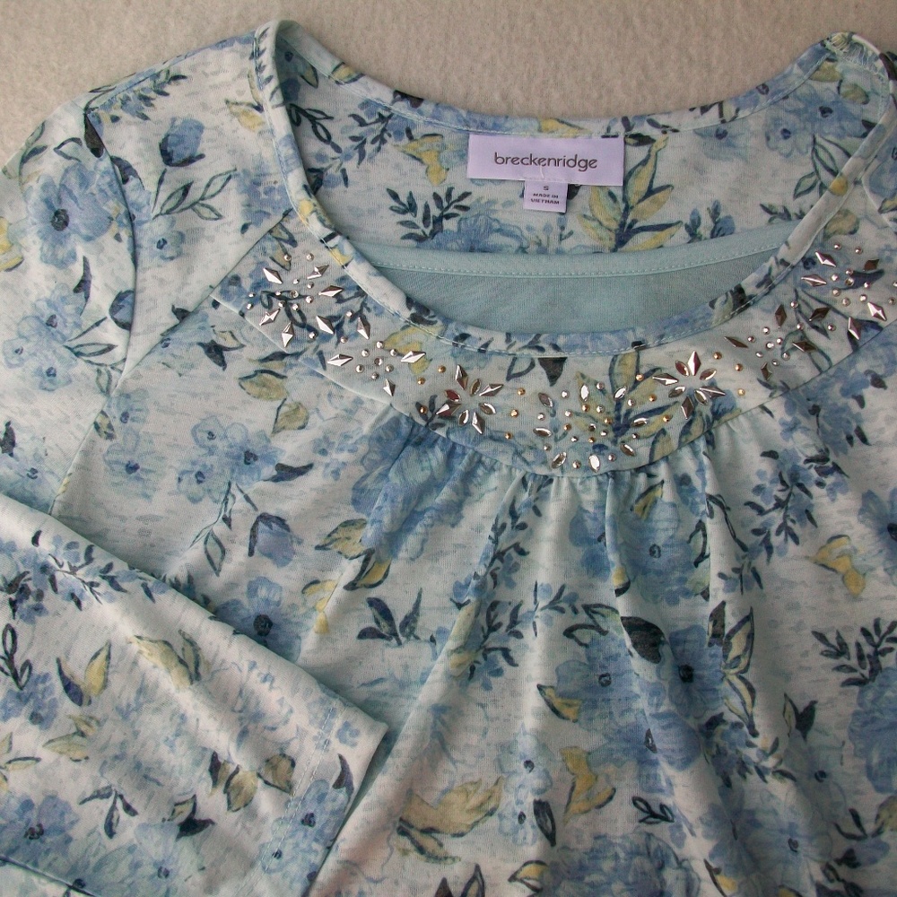 Breckenridge Tee Top Sz S Blue Floral Bling NEW